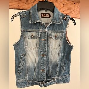 UGIZ Women's Buttoned Jean Vest Distressed with Pockets and decorative belt